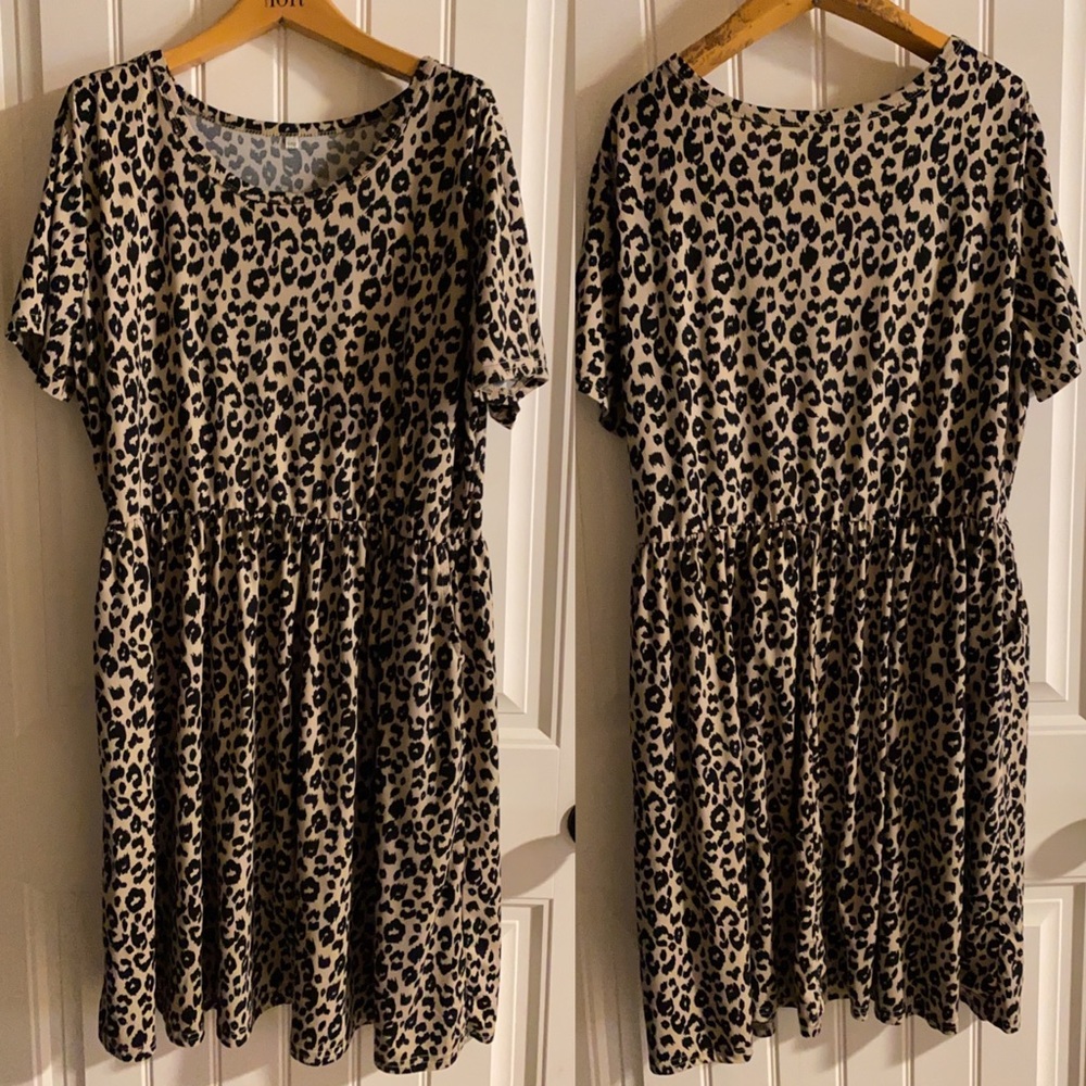 EUC Leopard print dress with pockets